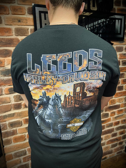 T-shirt authentique de concessionnaire Harley-Davidson® de Leeds « B&amp;S allongé sur noir » 40291547