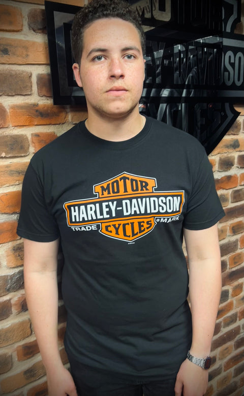 T-shirt authentique de concessionnaire Harley-Davidson® de Leeds « B&amp;S allongé sur noir » 40291547