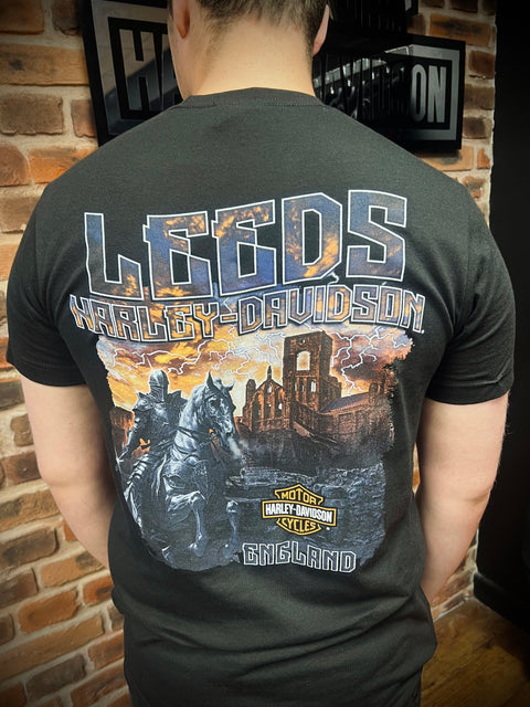 T-shirt authentique du concessionnaire Harley-Davidson® de Leeds « Pantomime » 40291608