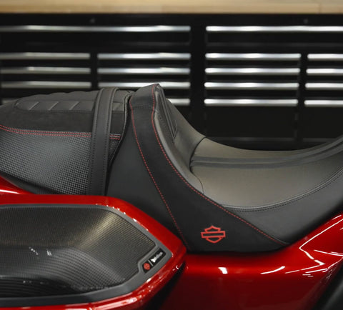 Harley-Davidson 52000751 Sport Solo Touring Seat - Contrast Stripe